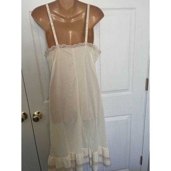 Vintage Powers Model Full Dress Slip Size M Ruffles and Lace - Picture 5 of 9